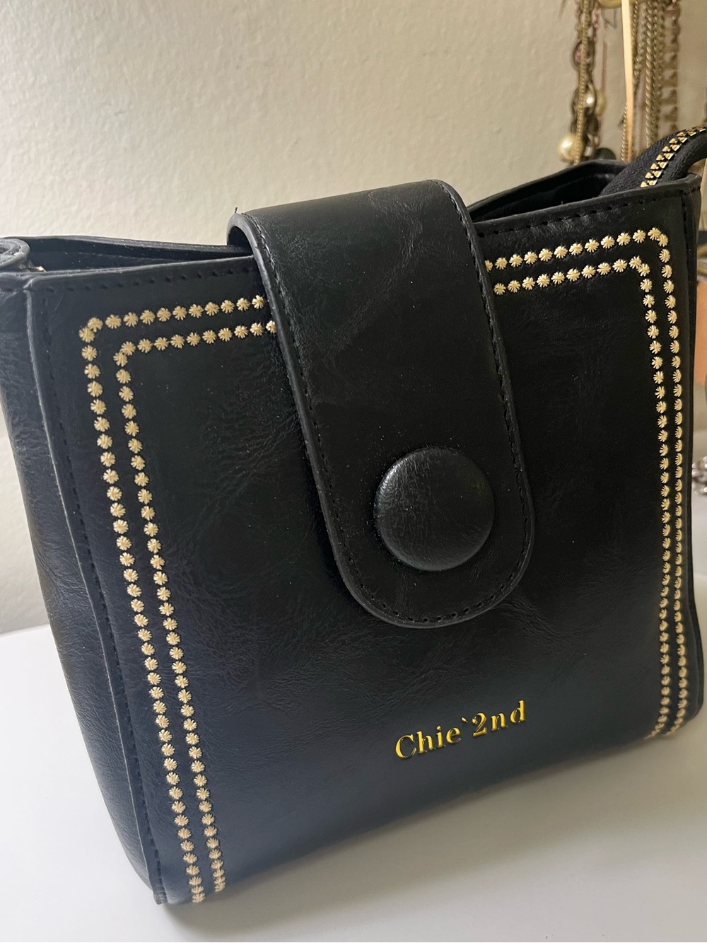 NWOT Chie’2nd Black Crossbody Bag w/ Strap & Dust Bag